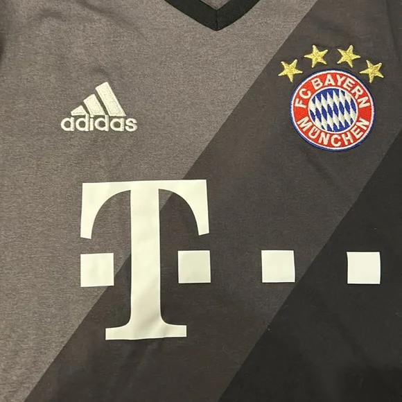 Adidas Boys Size Large FC Bayern Munchen Jersey - Picture 3 of 5
